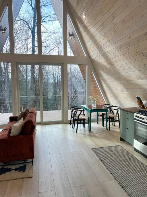 Fox Ridge-Black Alder Lodging Logan Exterior photo